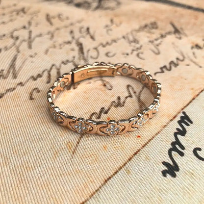 🌟Neue Woche, neue Rabatte: 80 % Rabatt – 🍀 Klee-Armband aus Kupfer mit Magnetverschluss [2 Stück kaufen, versandkostenfrei]
