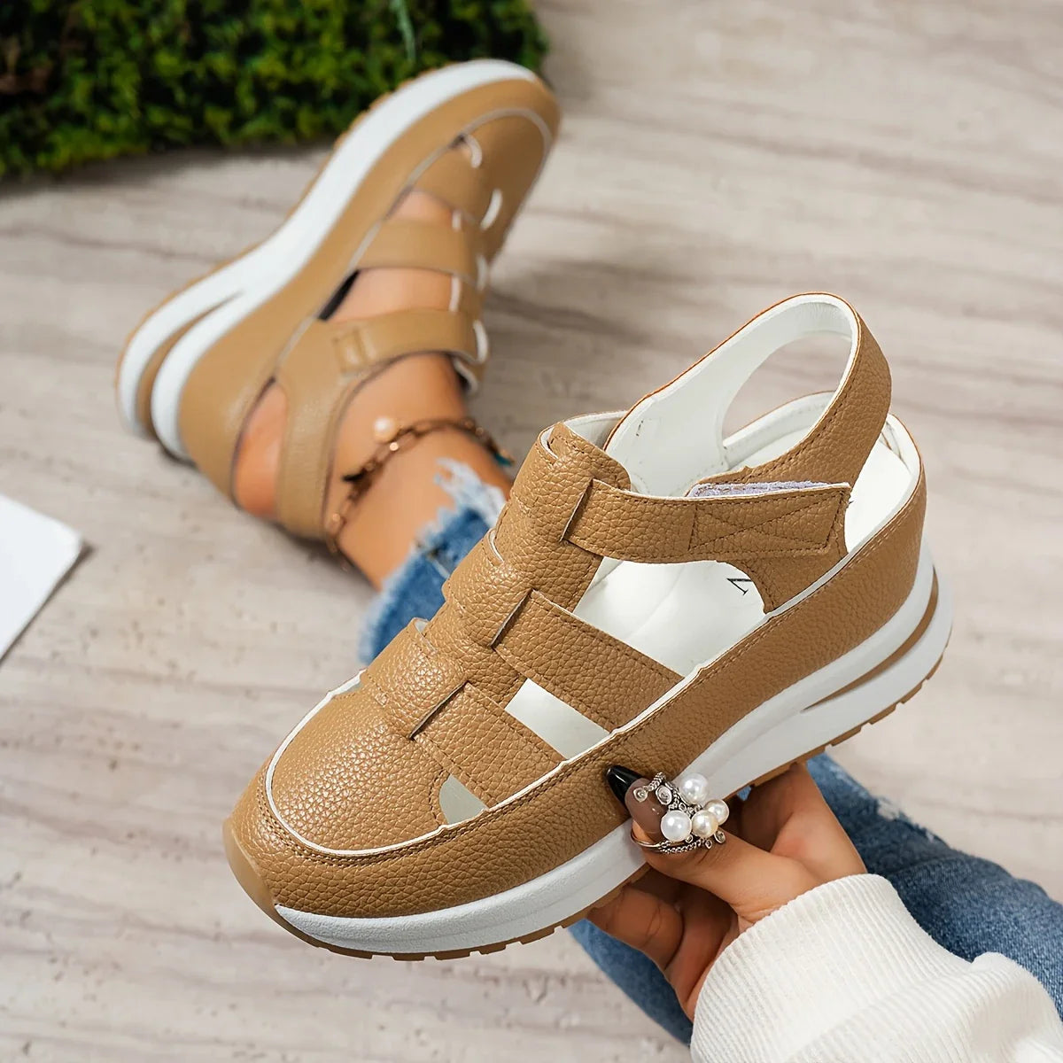💖Kostenloser Versand-BQODQO® Damen-Sandalen mit weichem, verstellbarem Design – Klettverschluss & bequeme Passform für breite und schmale Füße