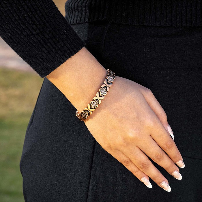 🌟Neue Woche, neue Rabatte: 80 % Rabatt – 🍀 Klee-Armband aus Kupfer mit Magnetverschluss [2 Stück kaufen, versandkostenfrei]